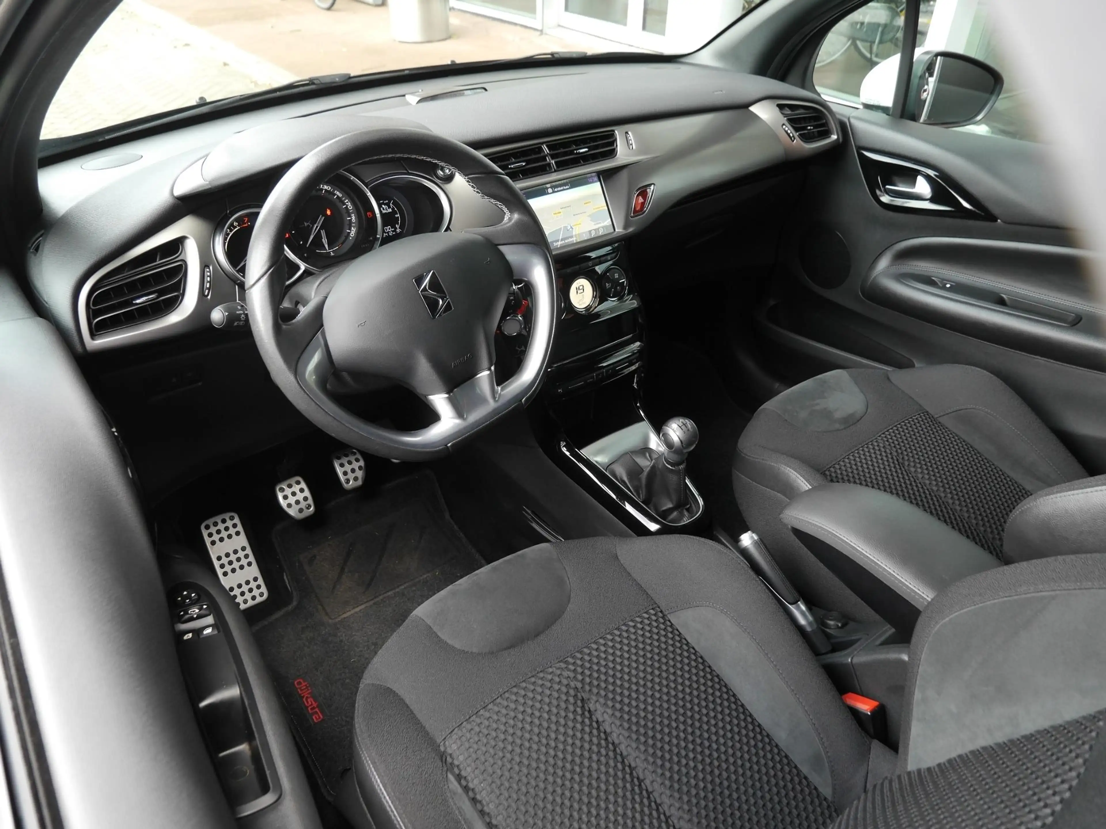 DS Automobiles DS 3 1.2 PureTech So Chic | Lage kmstand | Navigatie | — photo 8