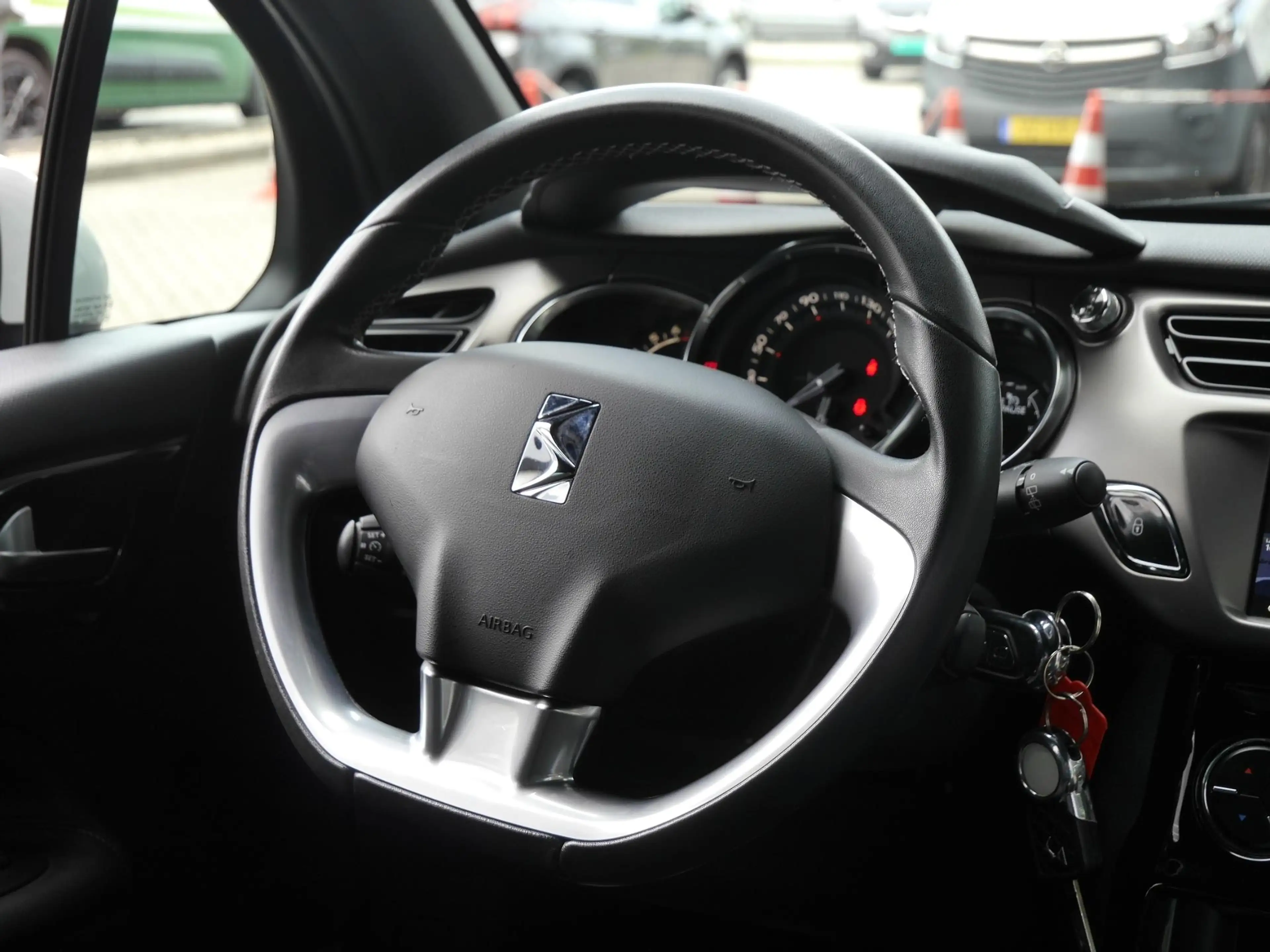 DS Automobiles DS 3 1.2 PureTech So Chic | Lage kmstand | Navigatie | — photo 14