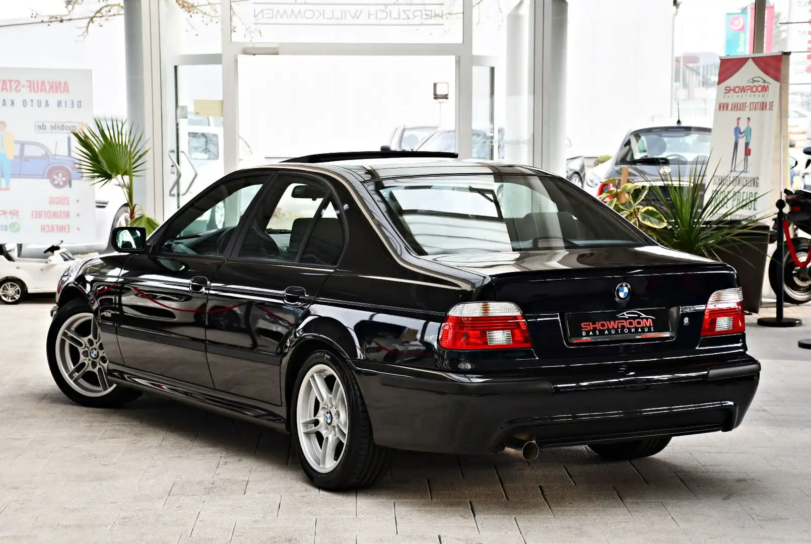 BMW 525 i Aut M-Sportpaket Shadow-Line Xenon Schiebed Negro - 2