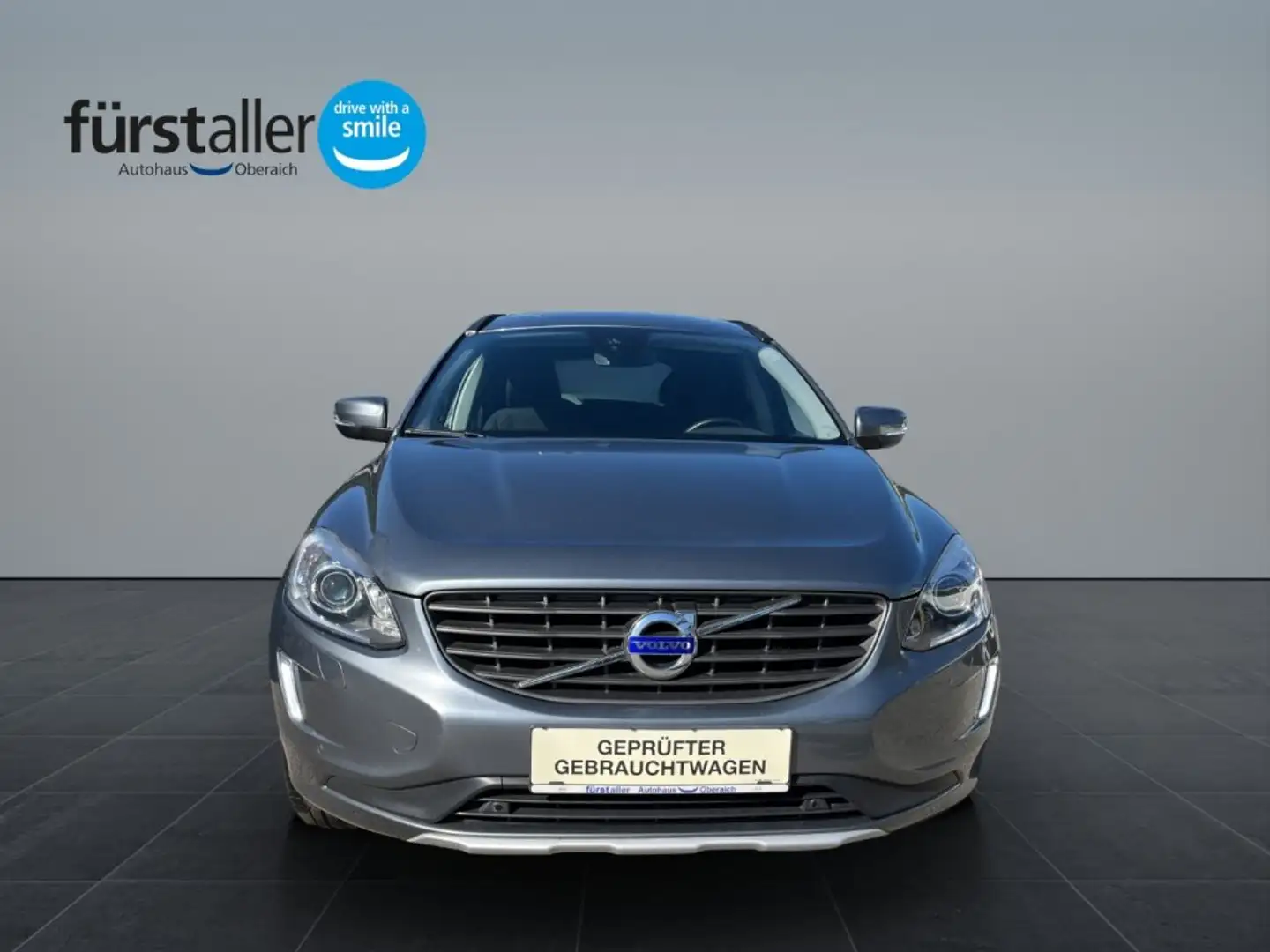 Volvo XC60 D4 AWD Geartronic Kinetic Grau - 2