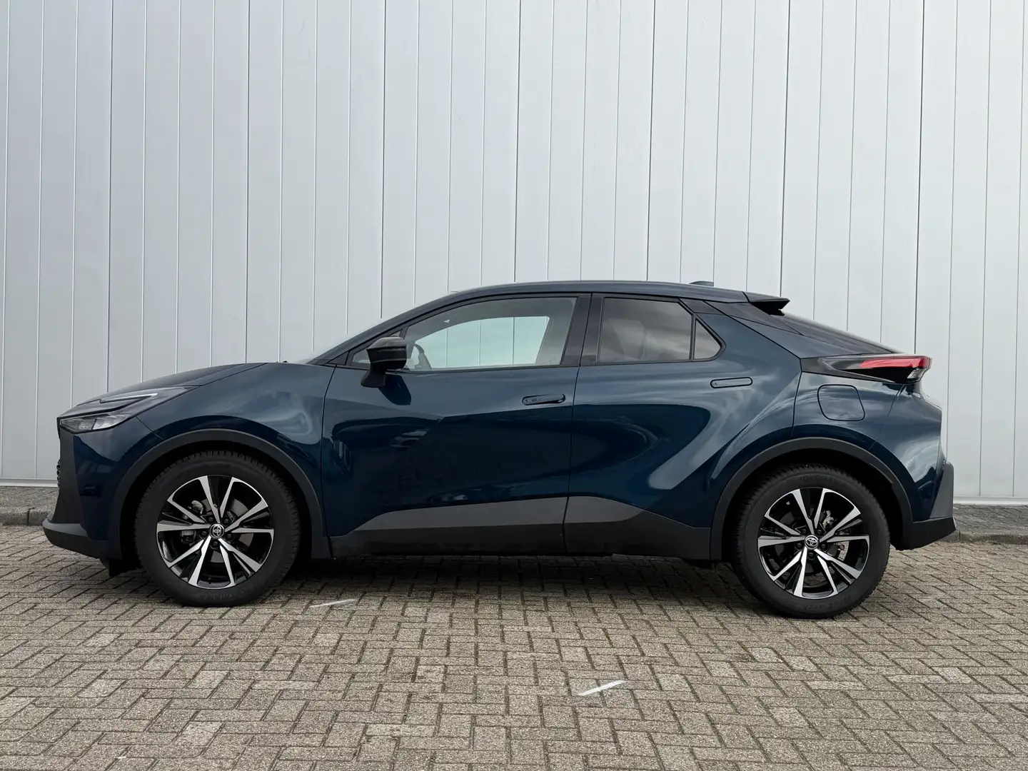 Toyota C-HR 1.8 Hybrid 140 Dynamic Blauw - 2