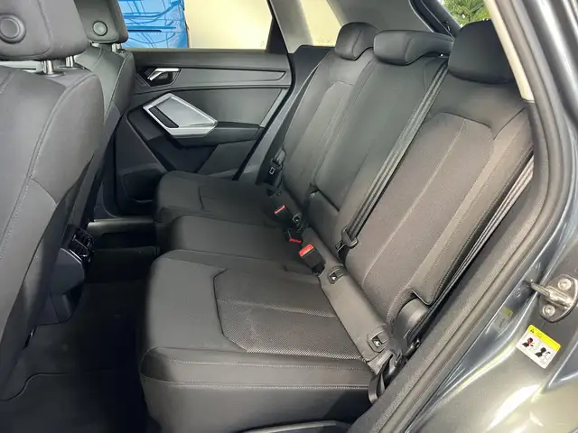 Audi Q3 view 13