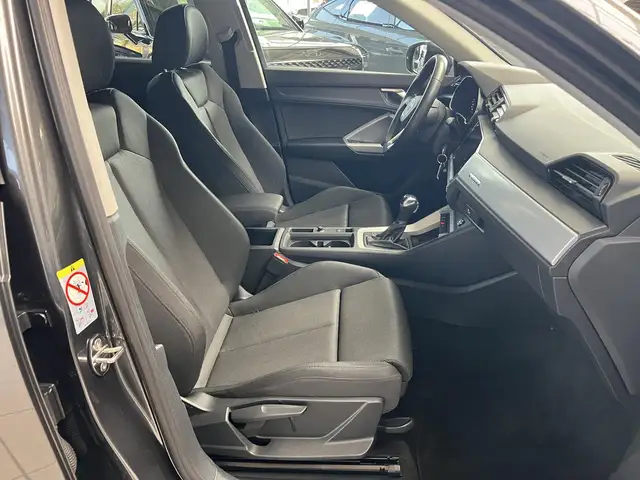 Audi Q3 view 15