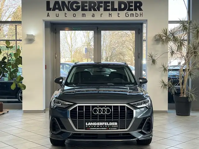 Audi Q3 view 10