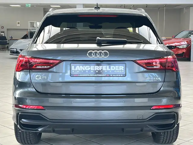 Audi Q3 view 4