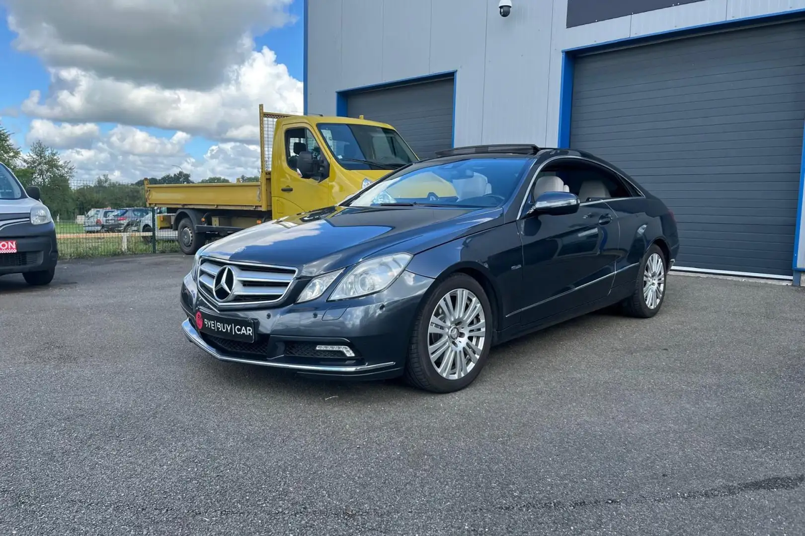 Mercedes-Benz E 250 Coupé E 250 CDI 205CH - BVA  COUPE - BM 207 Executive GARANTIE 12 MOIS Grijs - 1