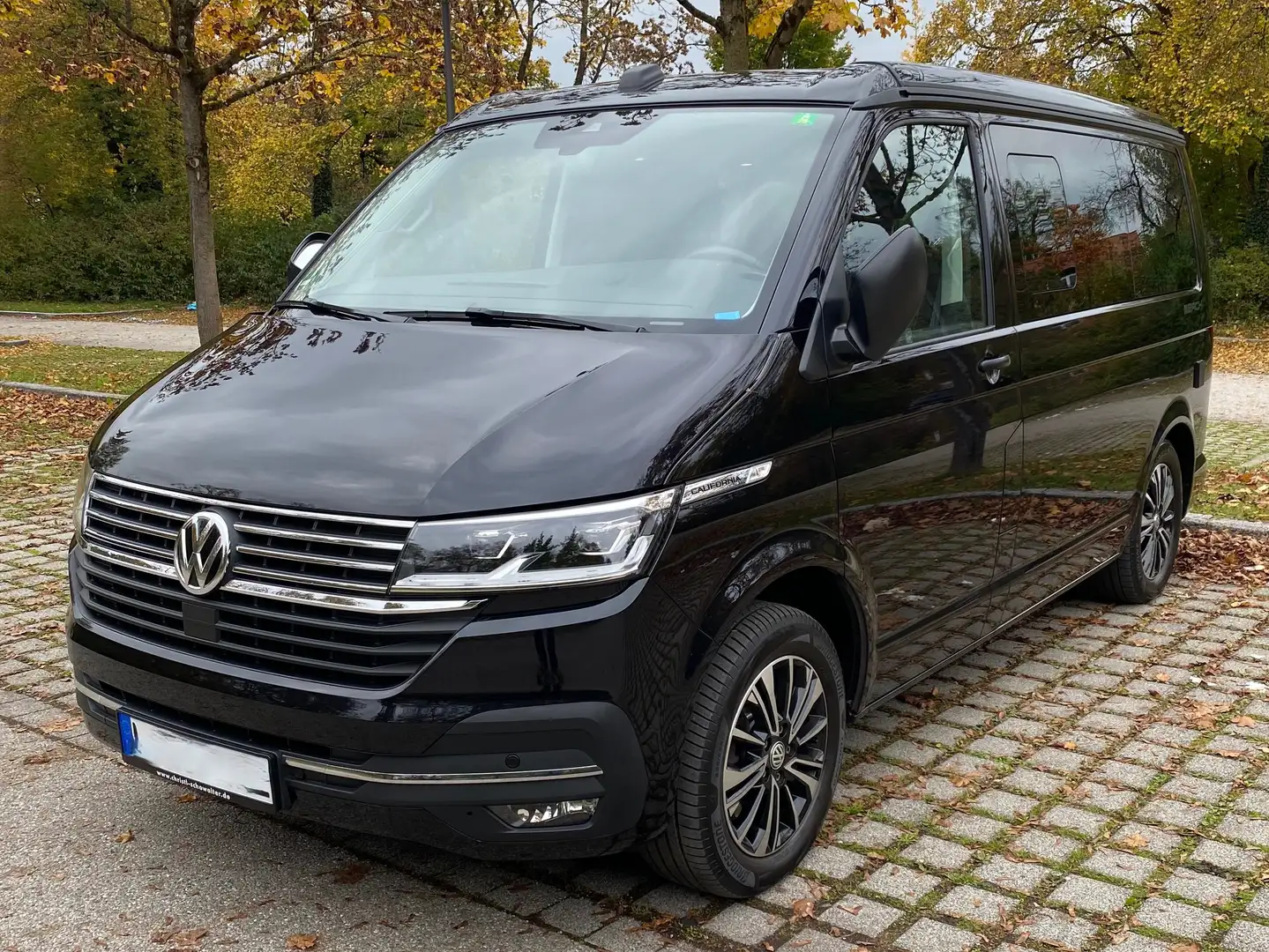 Volkswagen T6.1 California California T6.1 DSG Beach Camper Schwarz - 1