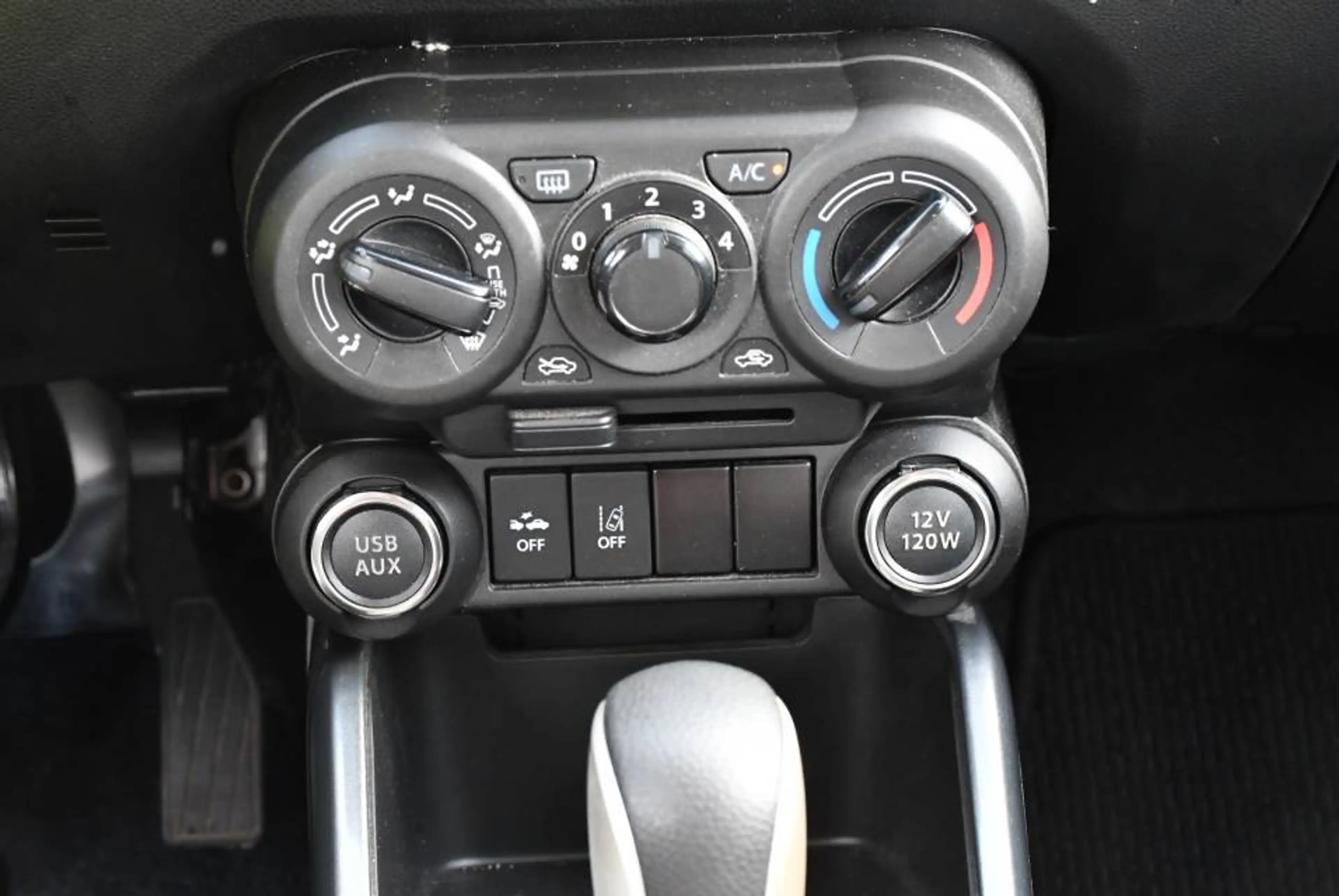 Suzuki Ignis 1.2 CVT Comfort Hybrid (ATK412) — photo 11