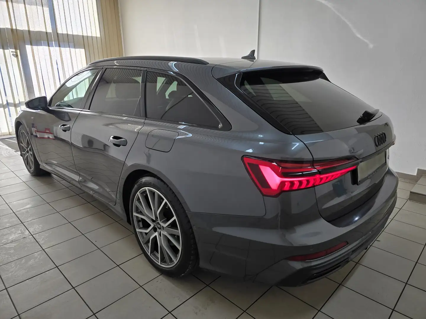 Audi A6 Av. 55 TFSI e qu S line Matrix Pano UPE 97 T€ Grau - 2