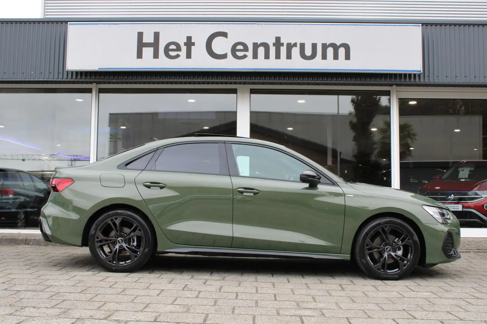 Audi A3 Limousine 35TFSI 150PK Automaat S-Line / Panoramad Vert - 2