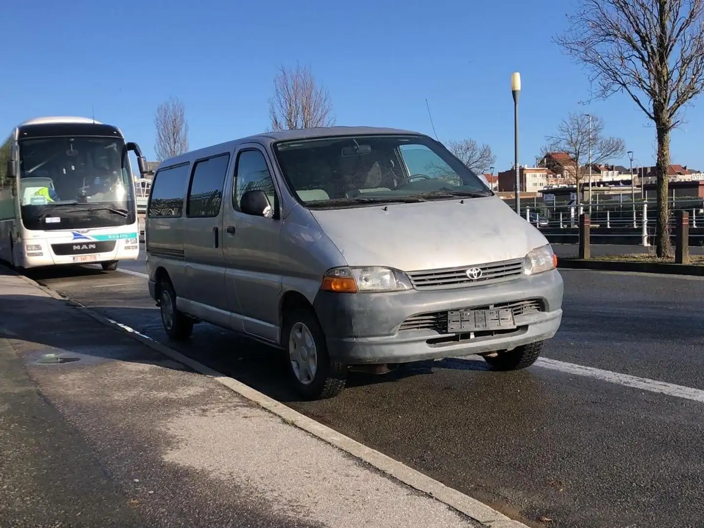 Toyota Hiace 2.4 D LX - 1