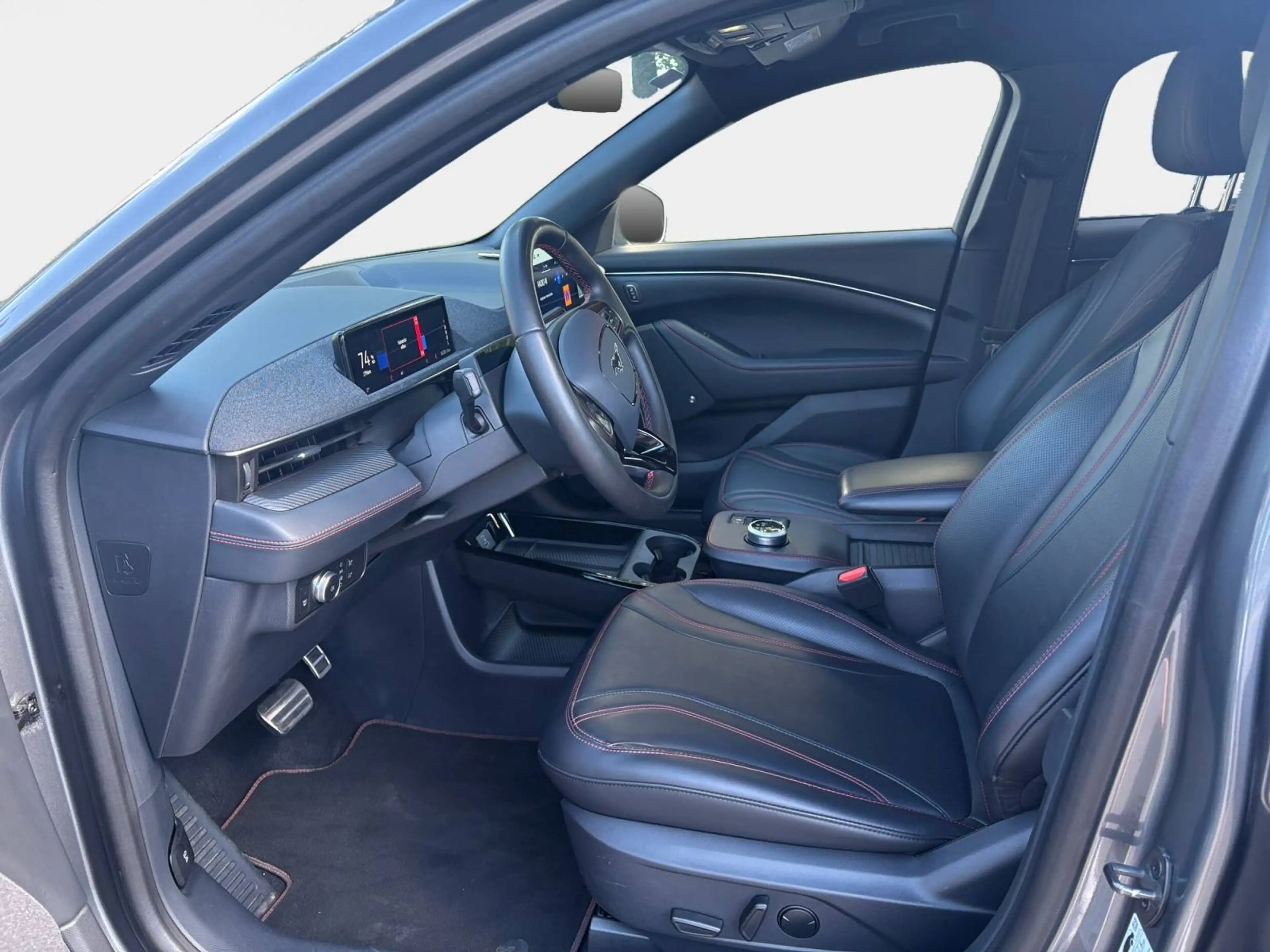 Ford Mustang Mach-E Basis AWD — photo 10