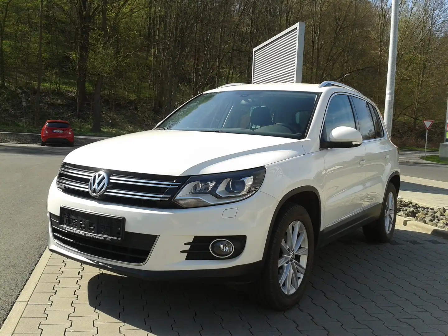 Volkswagen Tiguan Tiguan 2.0 TDI DPF BlueMotion Technology Sport Weiß - 1