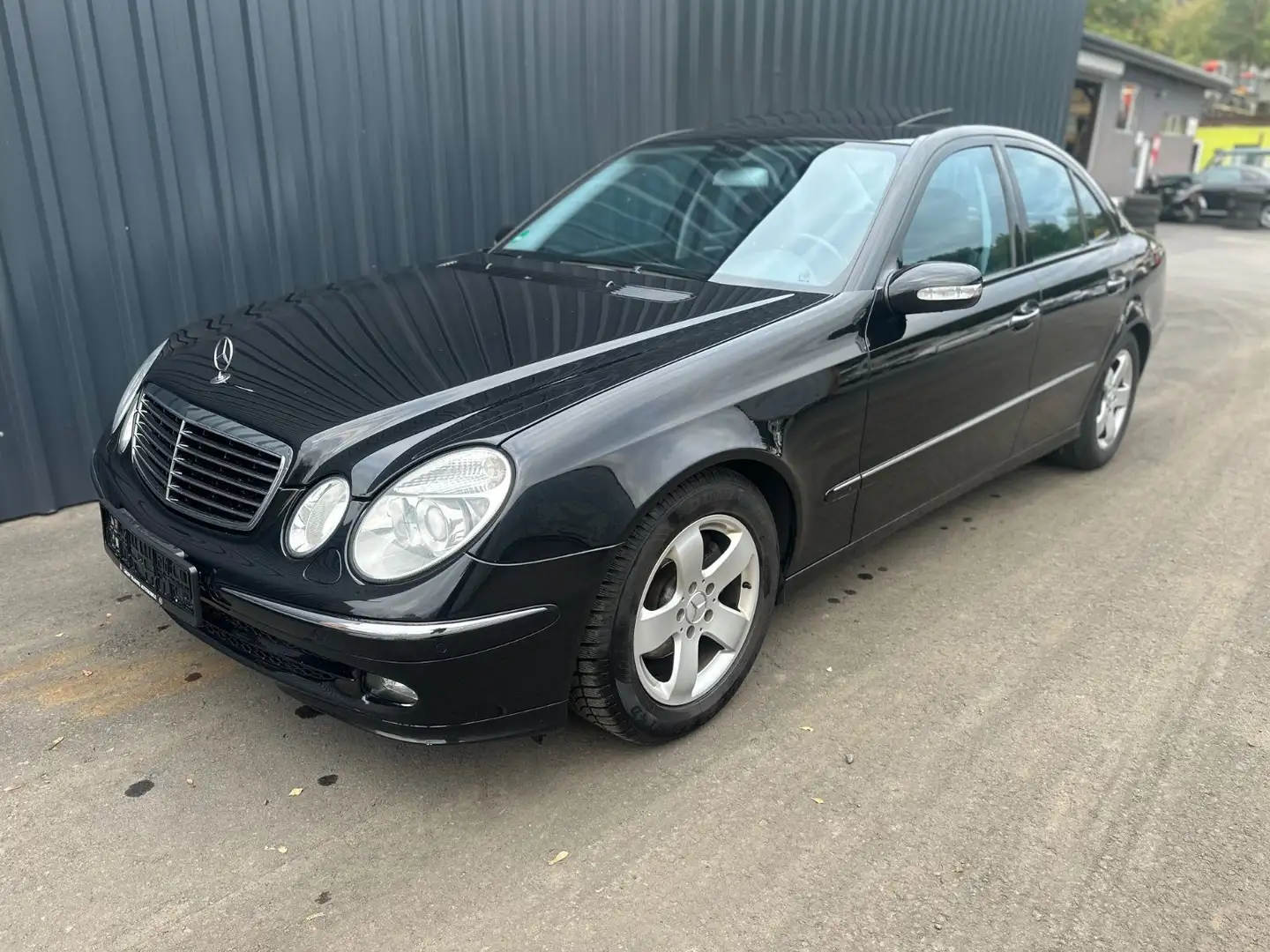 Mercedes-Benz E 220 CDI Automatik Schwarz - 2