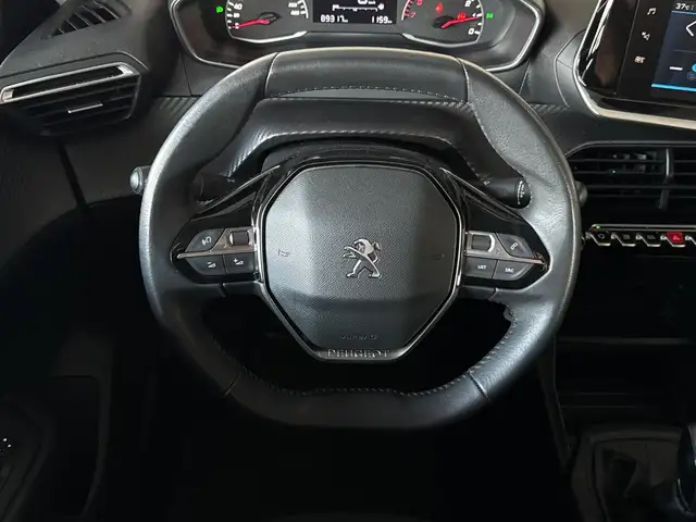 Peugeot 208 view 8