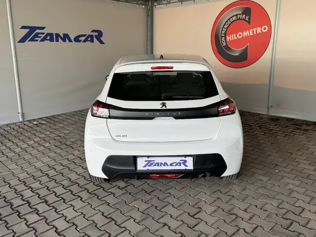 Peugeot 208 view 4