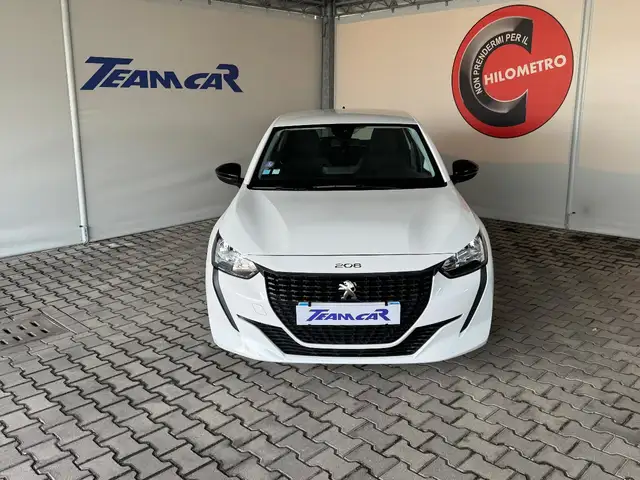 Peugeot 208 view 2