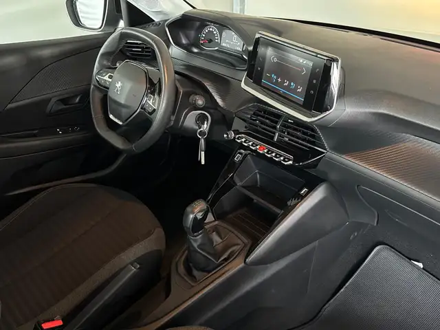 Peugeot 208 view 6