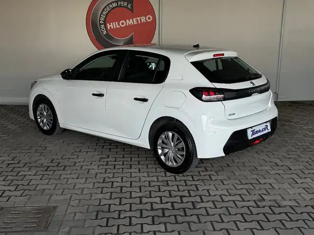 Peugeot 208 view 3