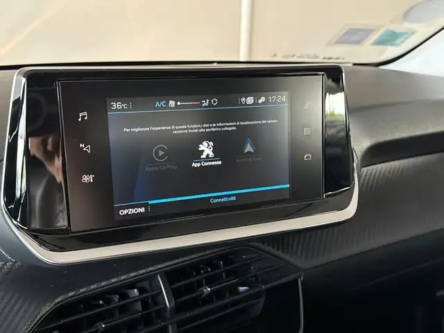 Peugeot 208 view 10