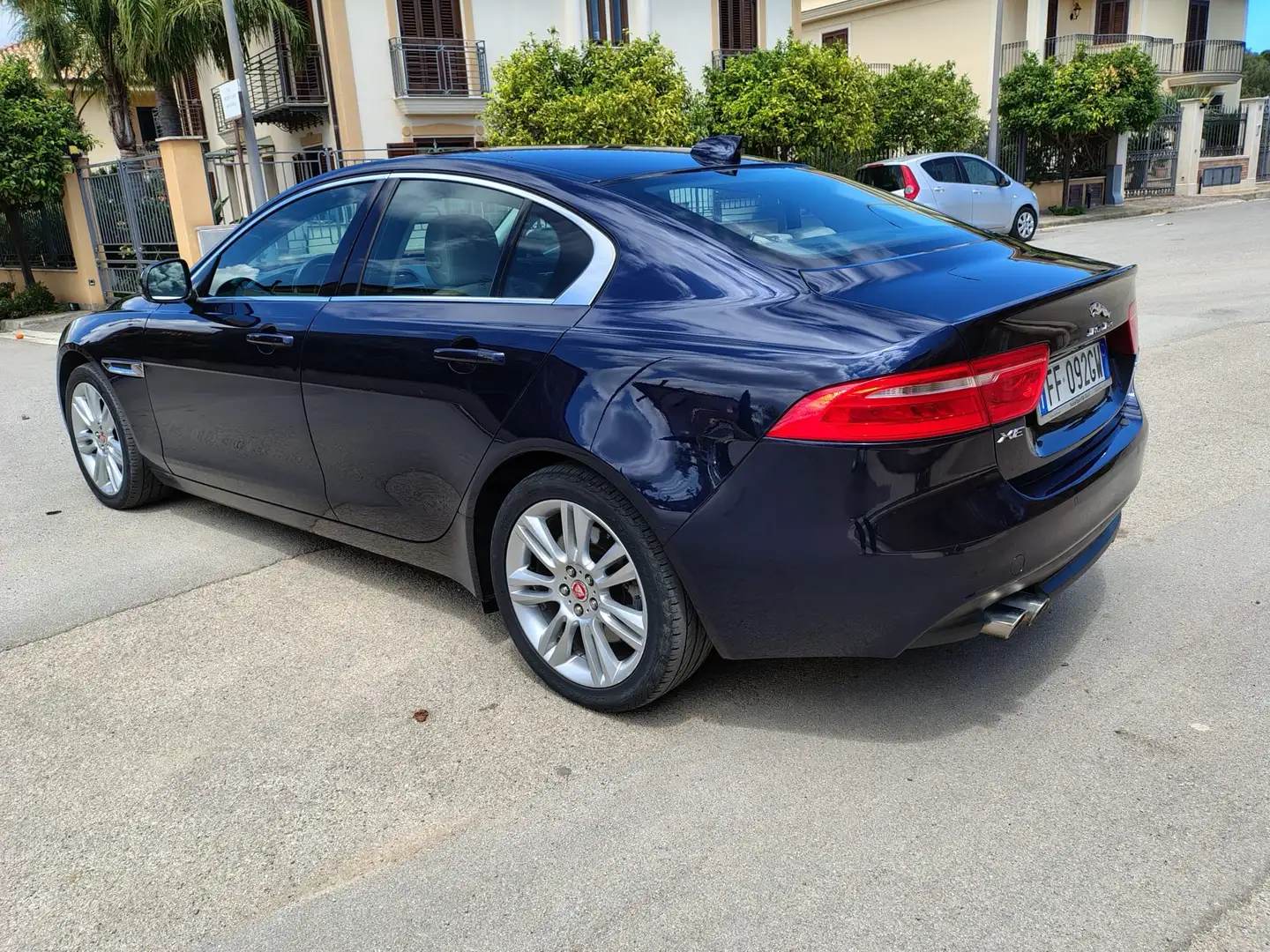 Jaguar XE XE 2.0d Prestige awd 180cv auto Blu/Azzurro - 2