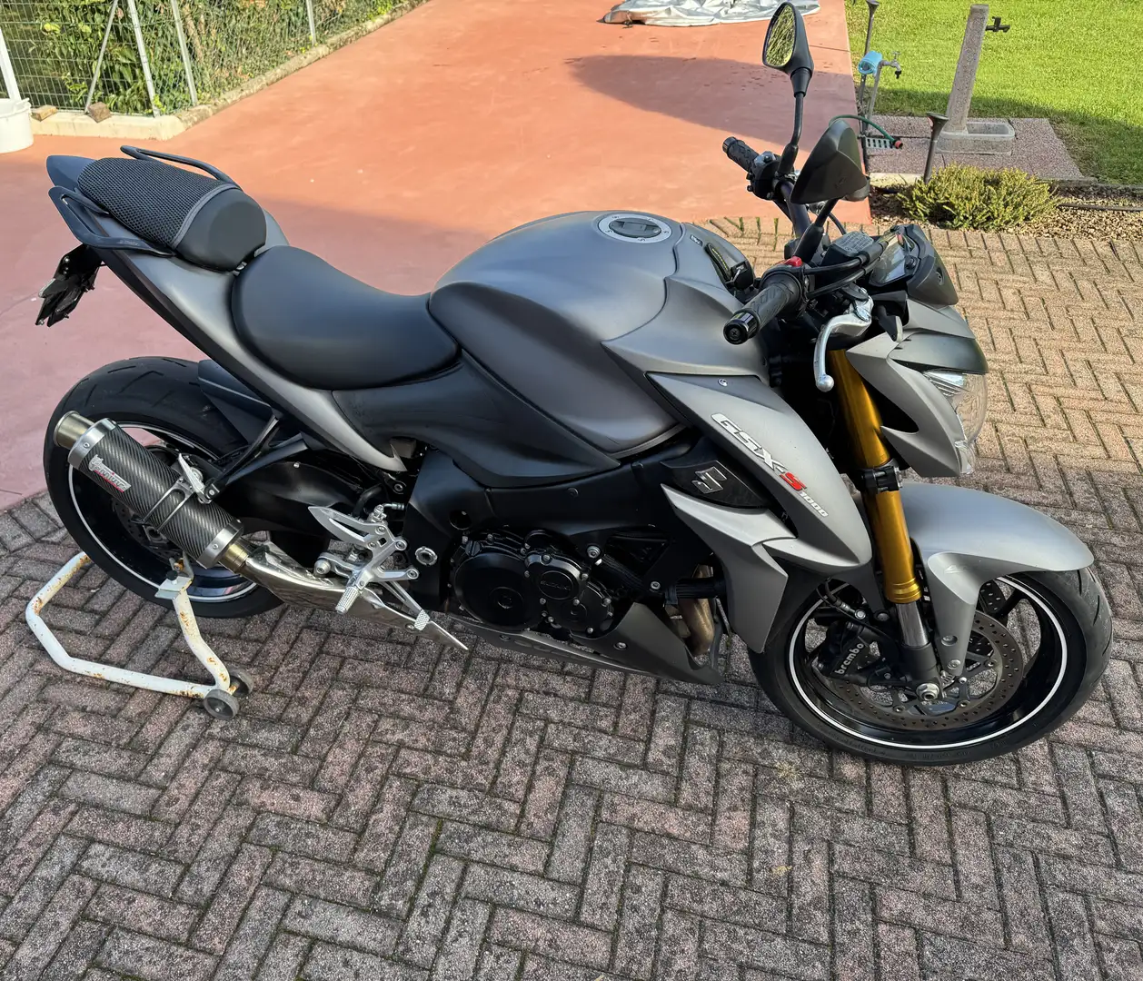 Suzuki GSX-S 1000 - 1