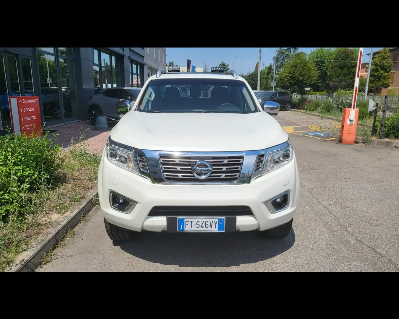 Nissan Navara 2.3 dci d.cab Tekna 4wd 190cv auto E6 Білий - 2