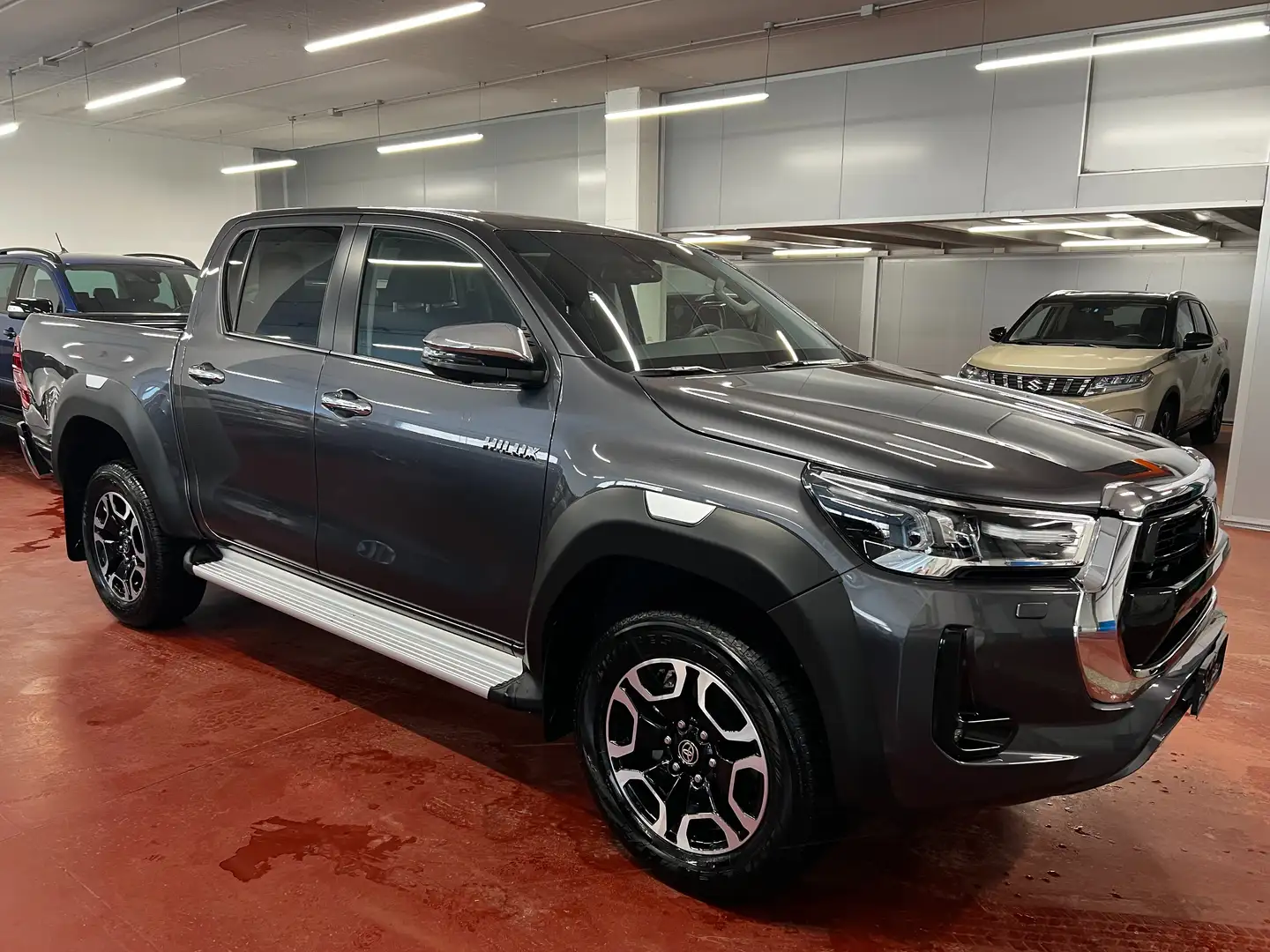 Toyota Hilux 2.8 d DC MY25 48V 4wd auto Grau - 1