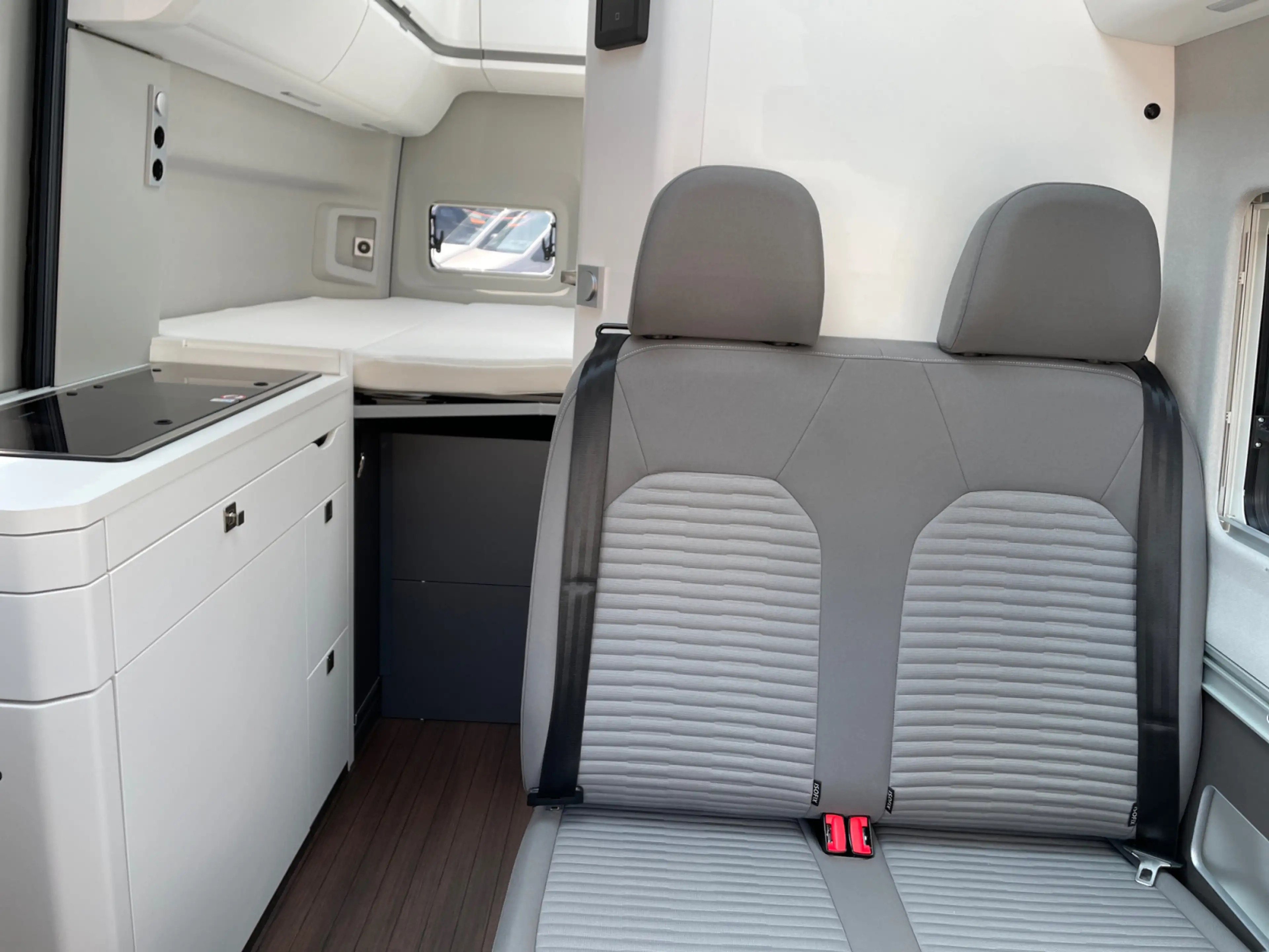 Volkswagen Grand California 2,0TDI 120kW TRAVEL NAV AHK — photo 11