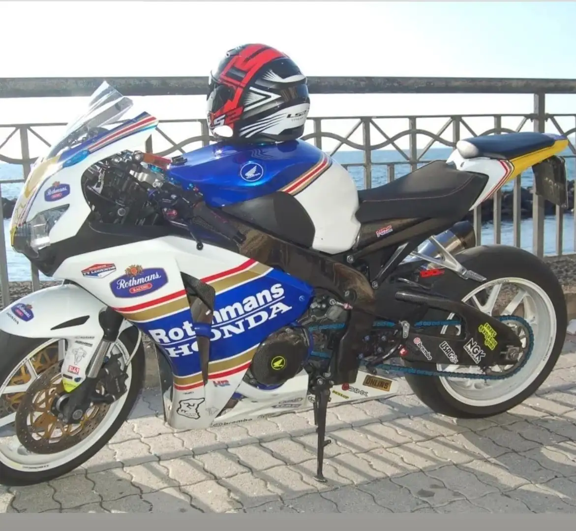Honda CBR 1000 RR Bianco - 2