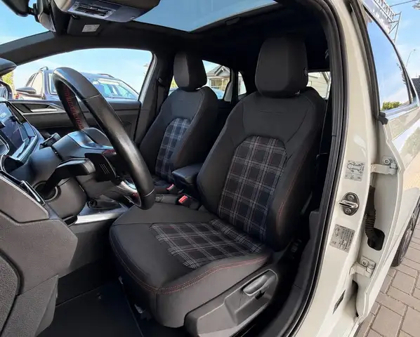 Volkswagen Polo view 8
