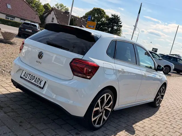 Volkswagen Polo view 5