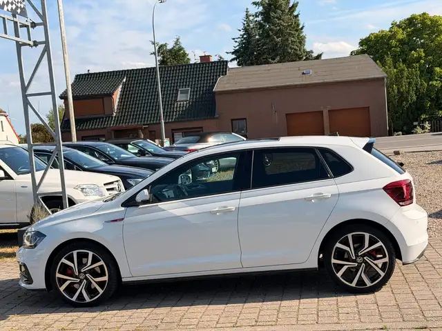 Volkswagen Polo view 4