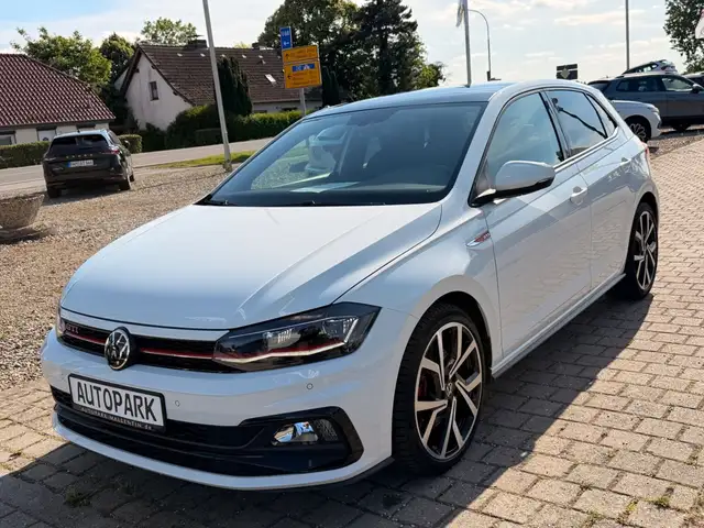 Volkswagen Polo view 3