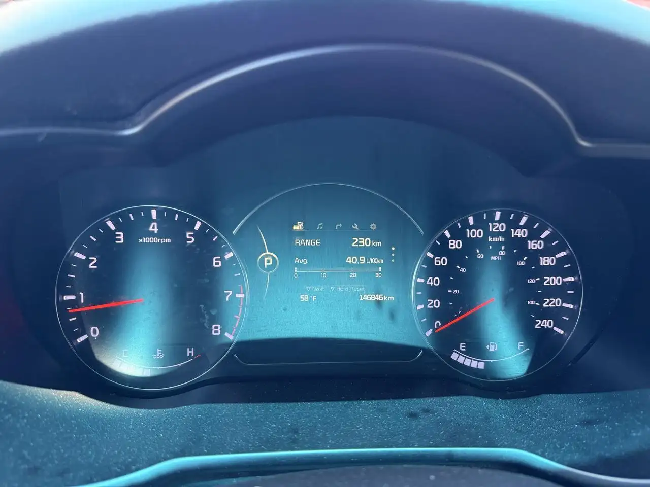 Kia Rondo снимка Kia Rondo