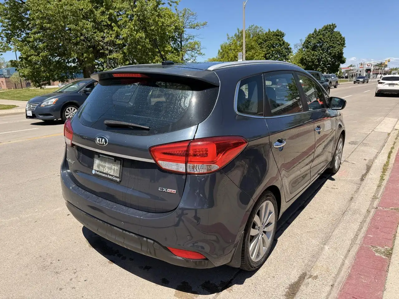 Kia Rondo снимка Kia Rondo