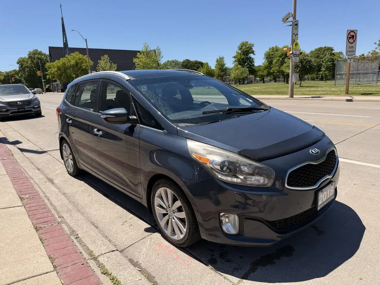 Kia Rondo снимка Kia Rondo