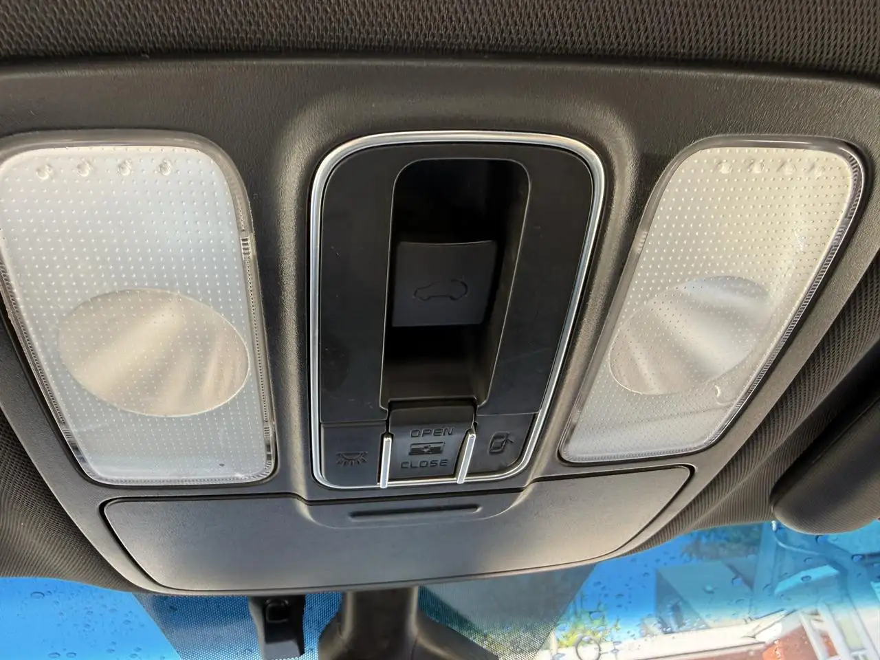 Kia Rondo снимка Kia Rondo