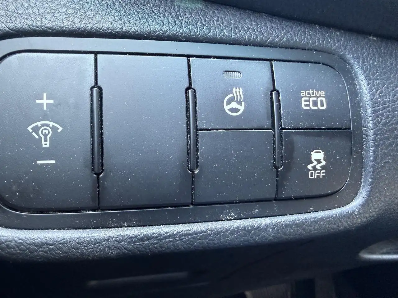 Kia Rondo снимка Kia Rondo