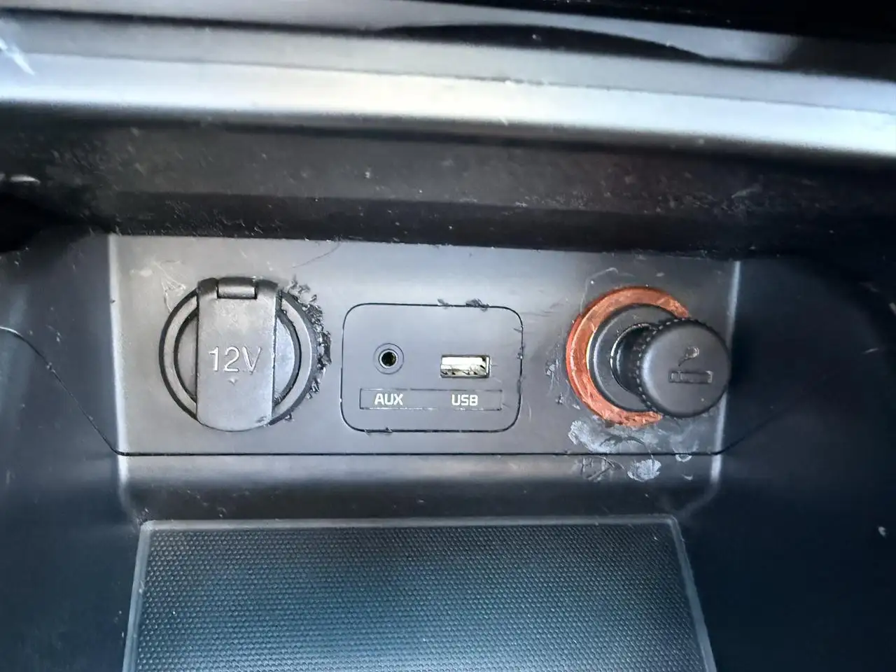 Kia Rondo снимка Kia Rondo