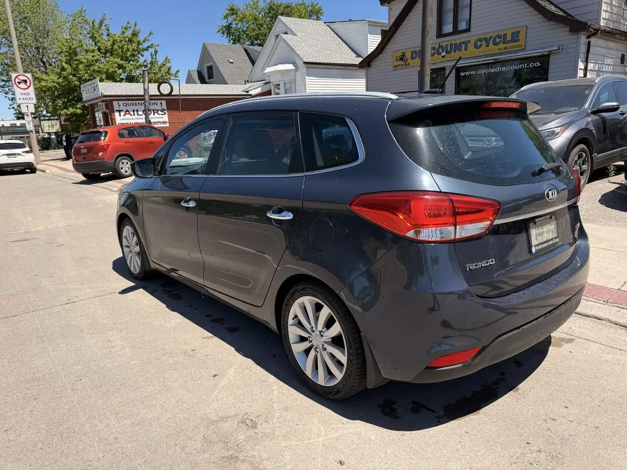 Kia Rondo снимка Kia Rondo