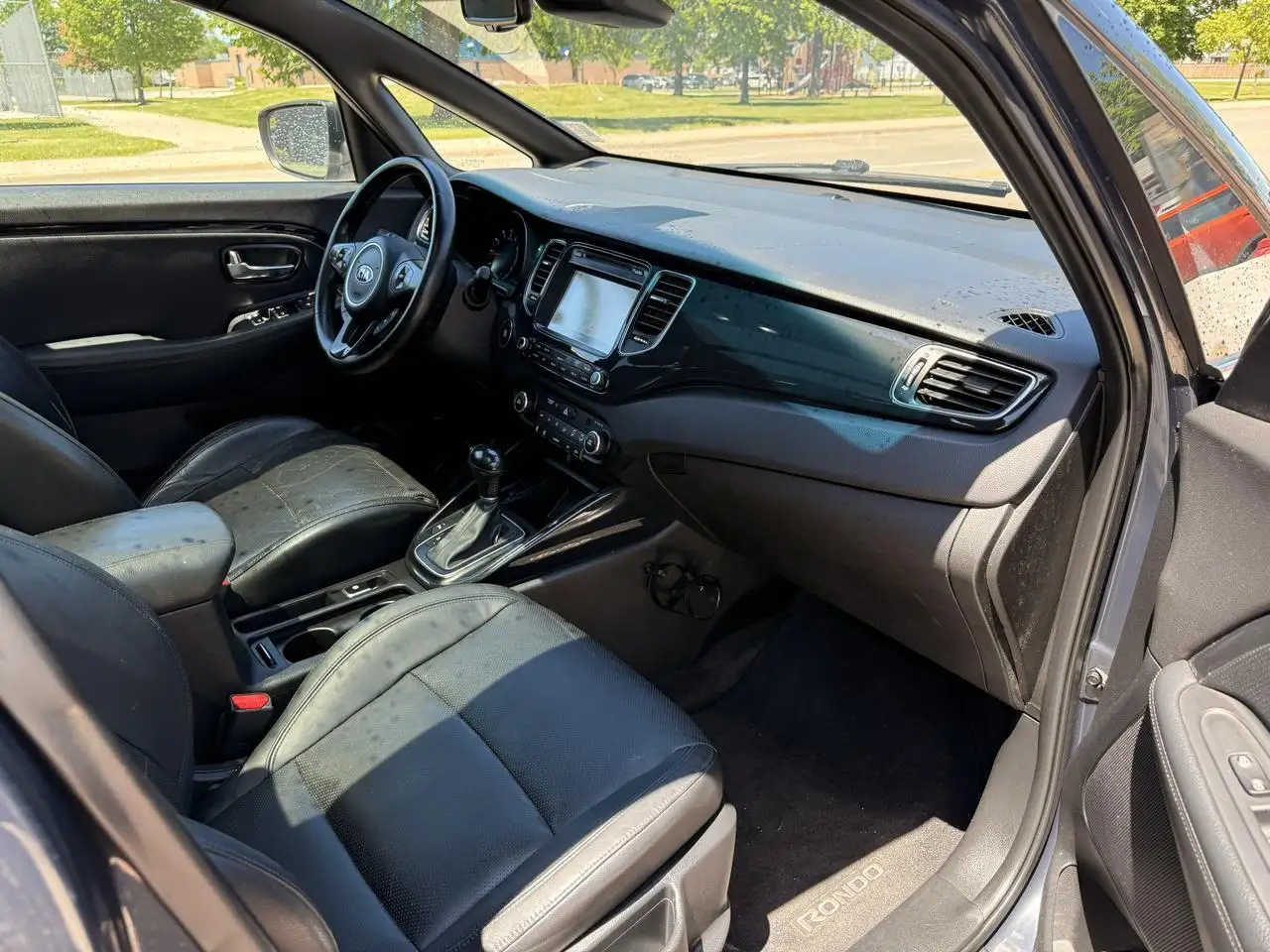Kia Rondo снимка Kia Rondo