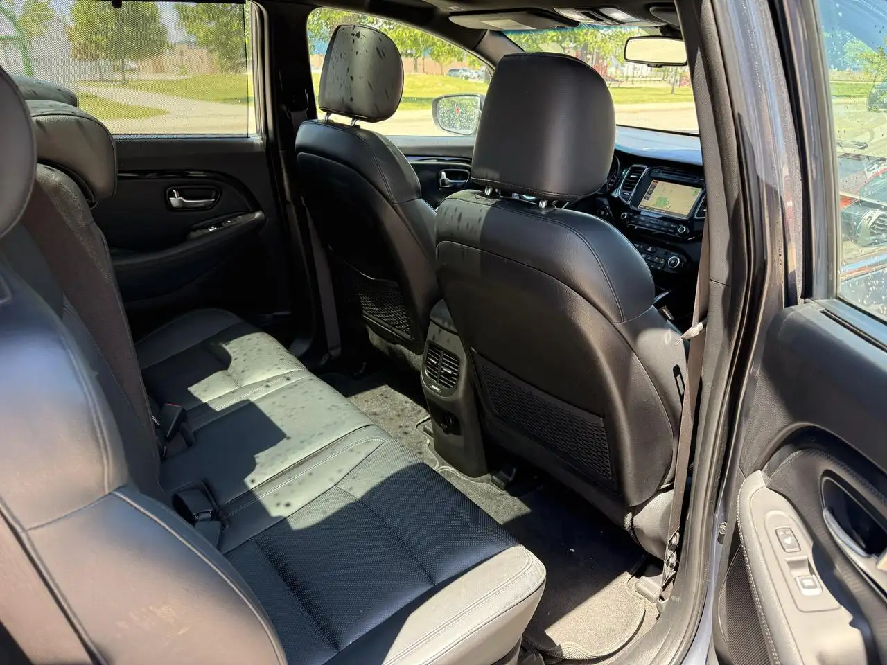 Kia Rondo снимка Kia Rondo
