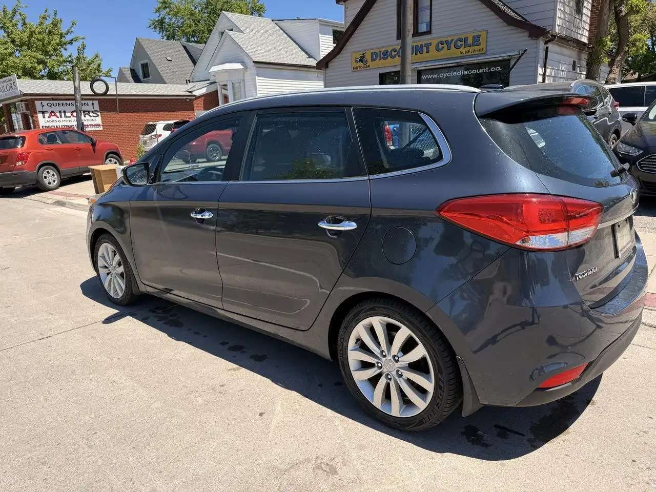 Kia Rondo снимка Kia Rondo