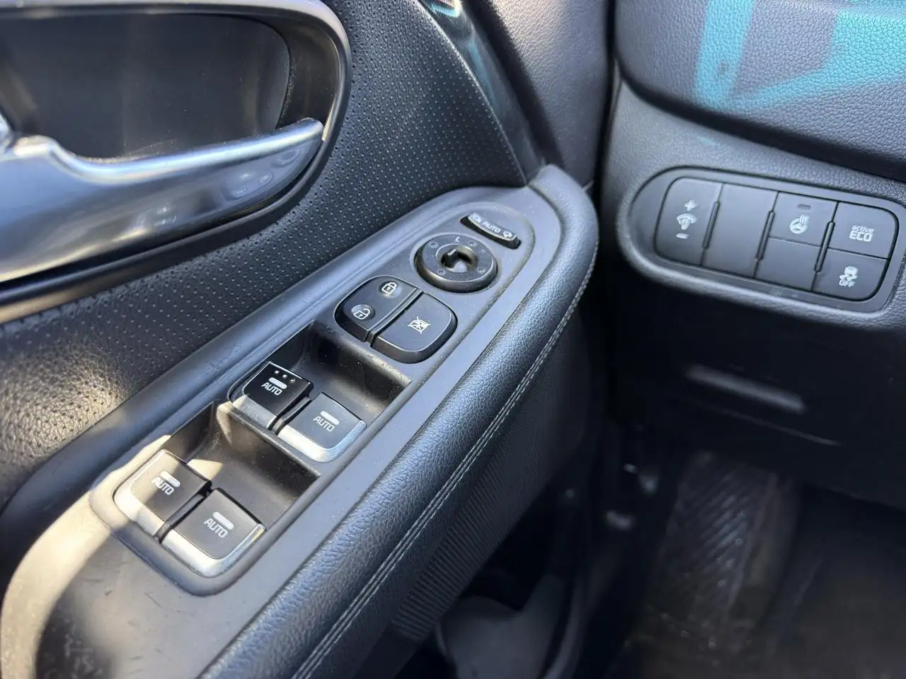 Kia Rondo снимка Kia Rondo