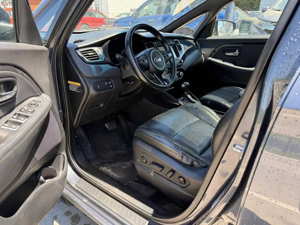 Kia Rondo снимка Kia Rondo