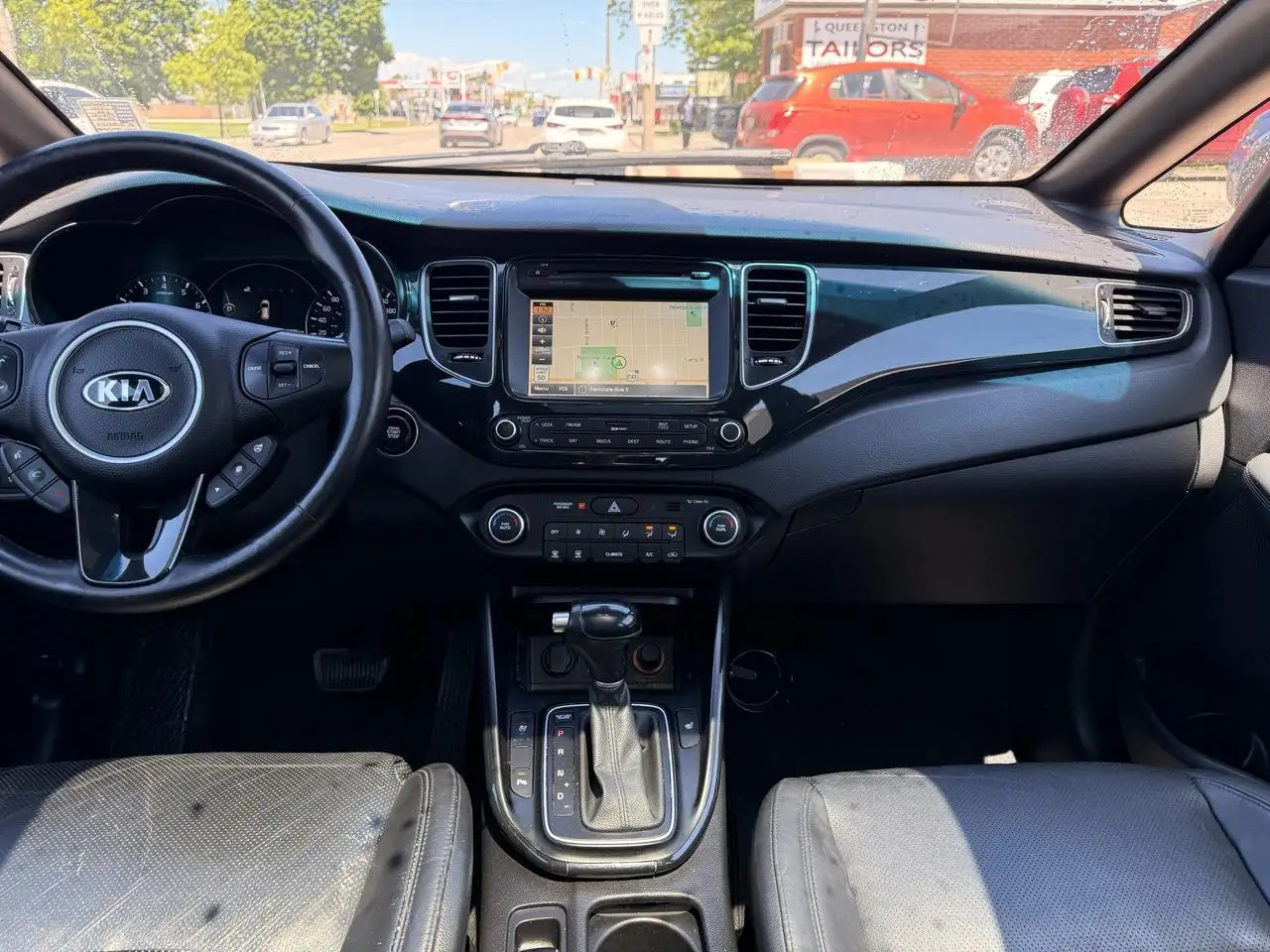 Kia Rondo снимка Kia Rondo