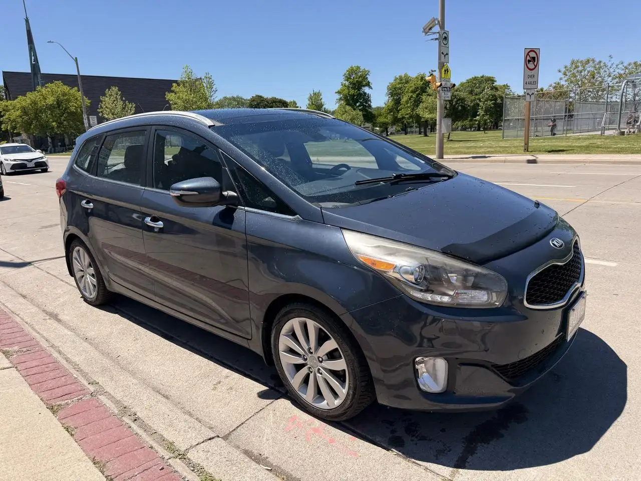 Kia Rondo снимка Kia Rondo