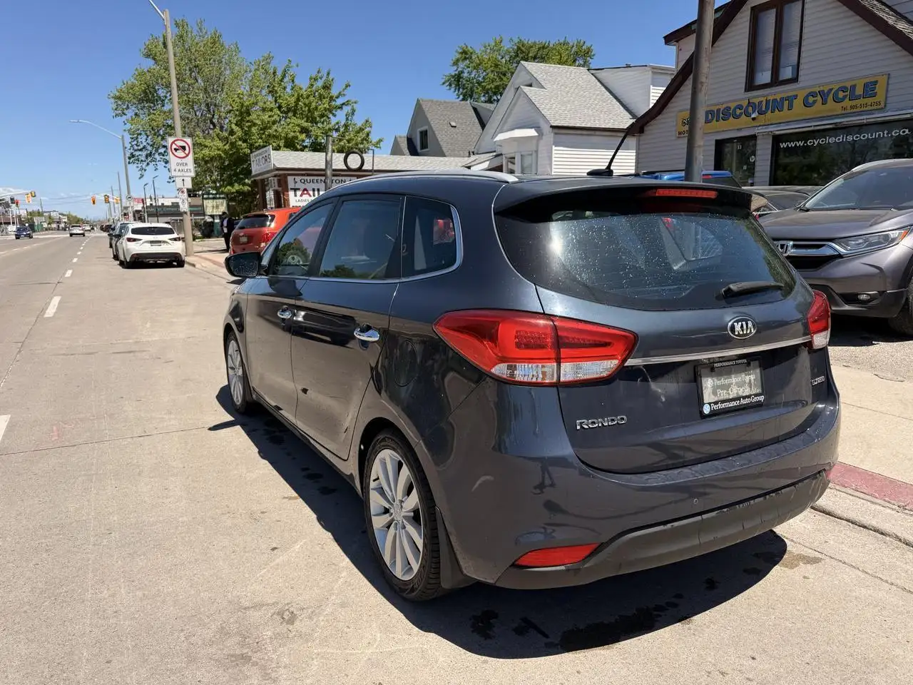 Kia Rondo снимка Kia Rondo
