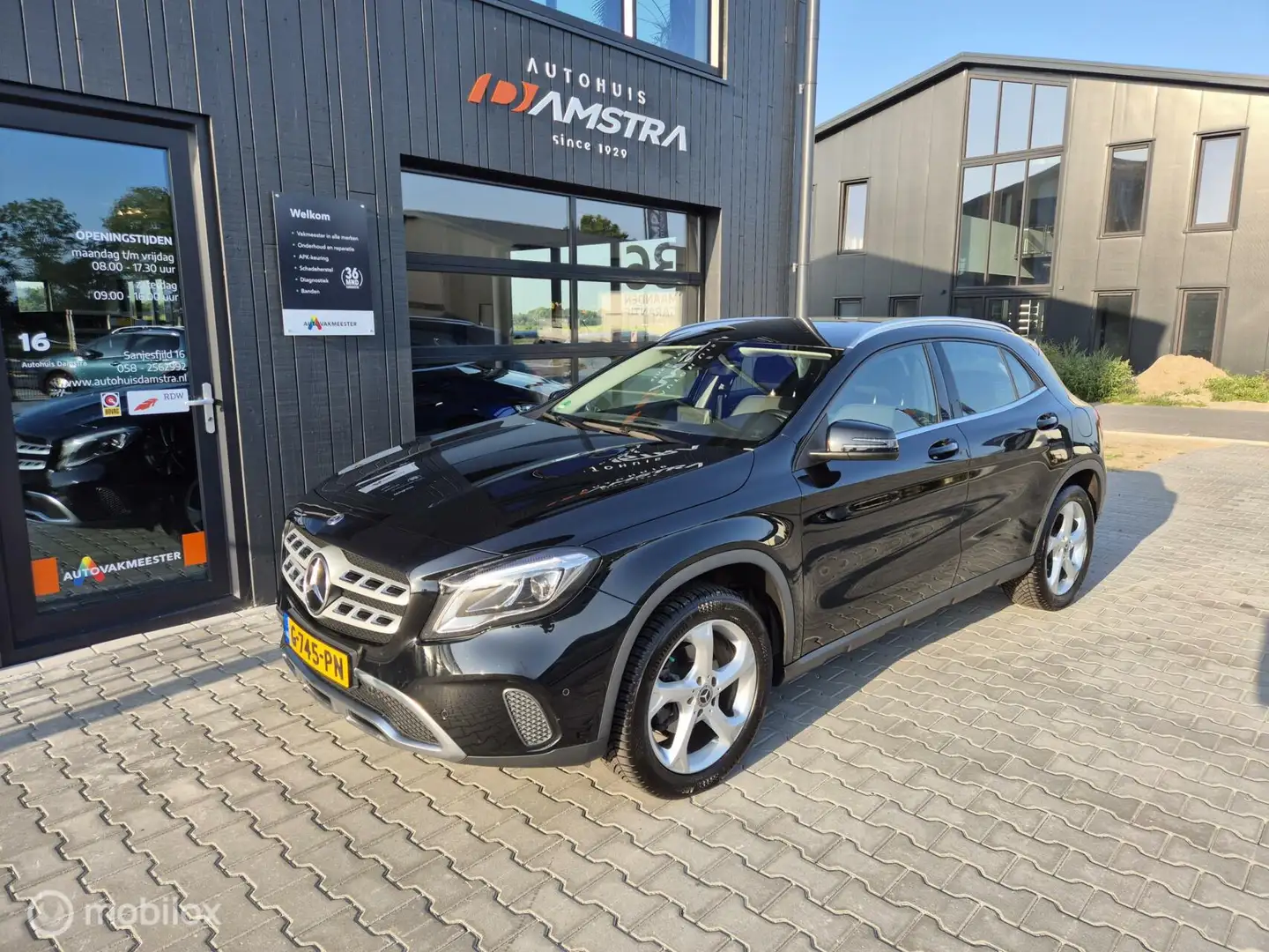 Mercedes-Benz GLA 180 Sport Edition Premium Plus|Airco|Navi|Leder| Zwart - 1